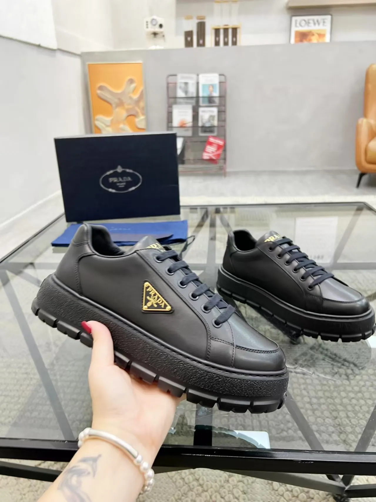 Men's Men's Shoes 💰440 [New Style] 🎍🎍Prada Prada's new men's leather sneakers, the highest version on the market, any comparison is welcome🆚! The original leather has excellent texture and is super high-end! Fetal sheep net lining imported from Italy, removable pad! Luxurious materials and fine workmanship, highly recommended! Code: 38-44 (45 can be customized